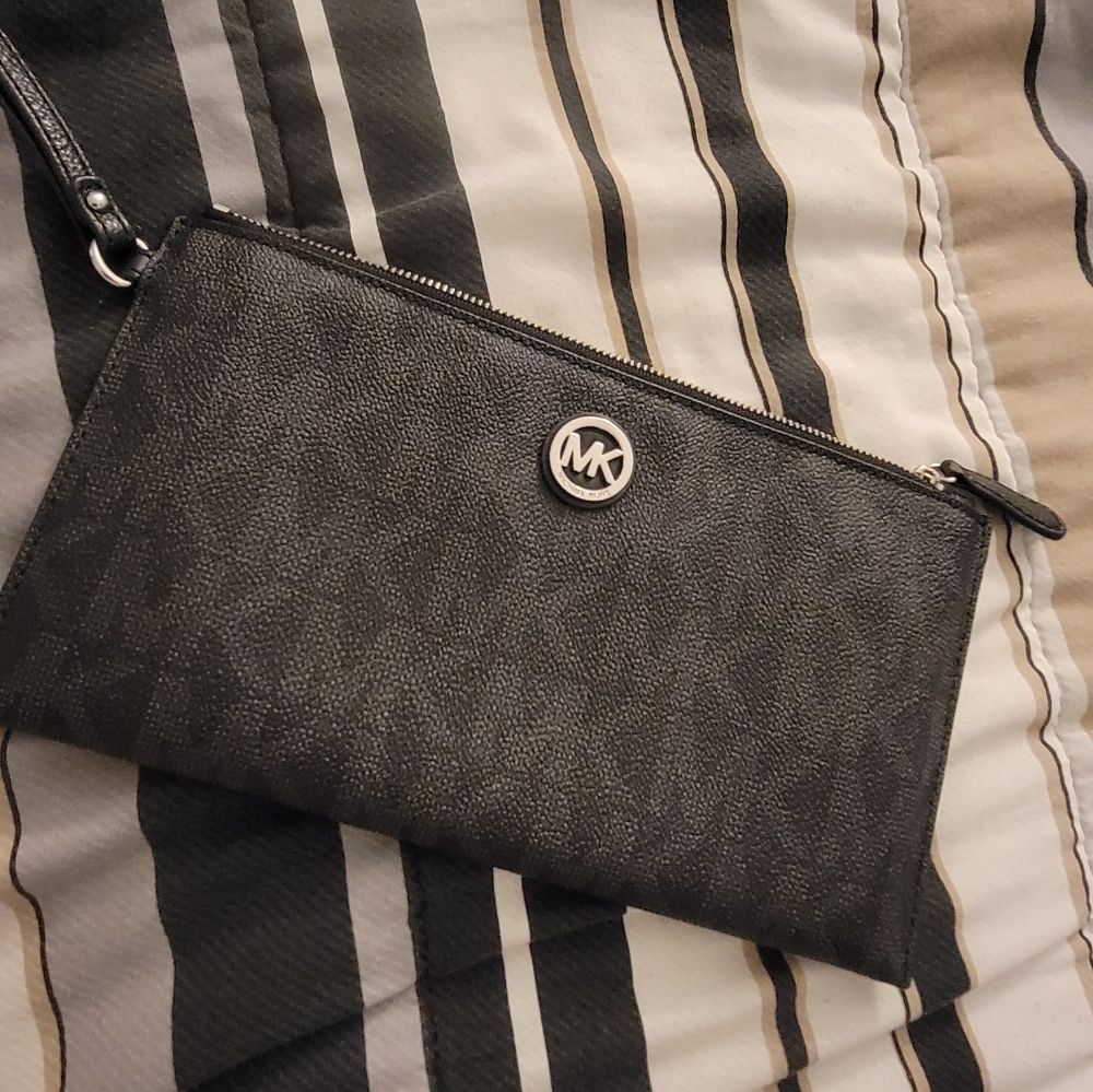 Micheal Kors Wristlet